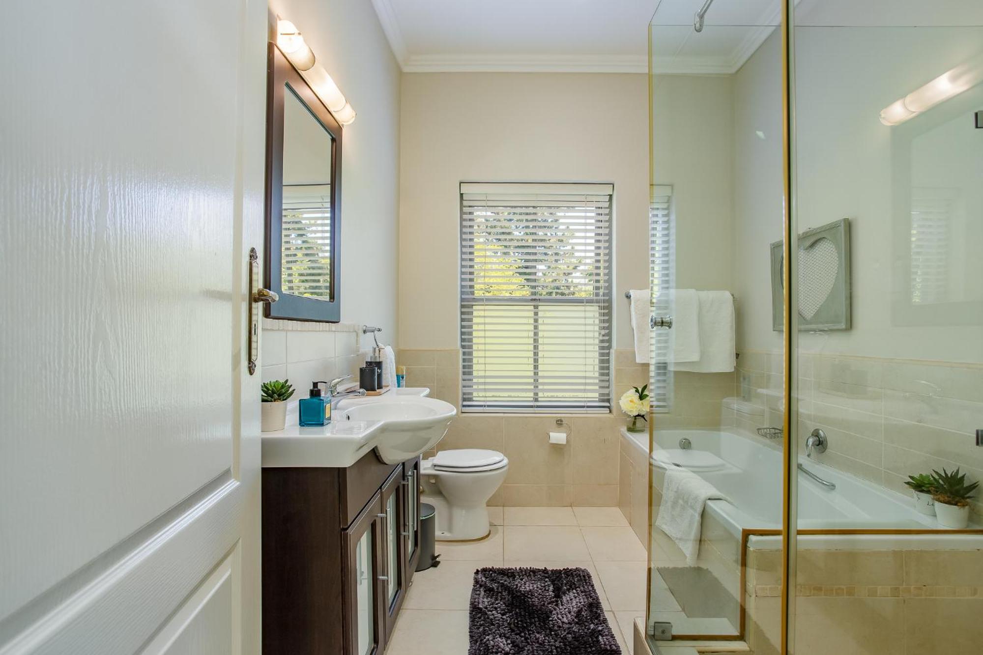Spacious Five Bed House Holiday home