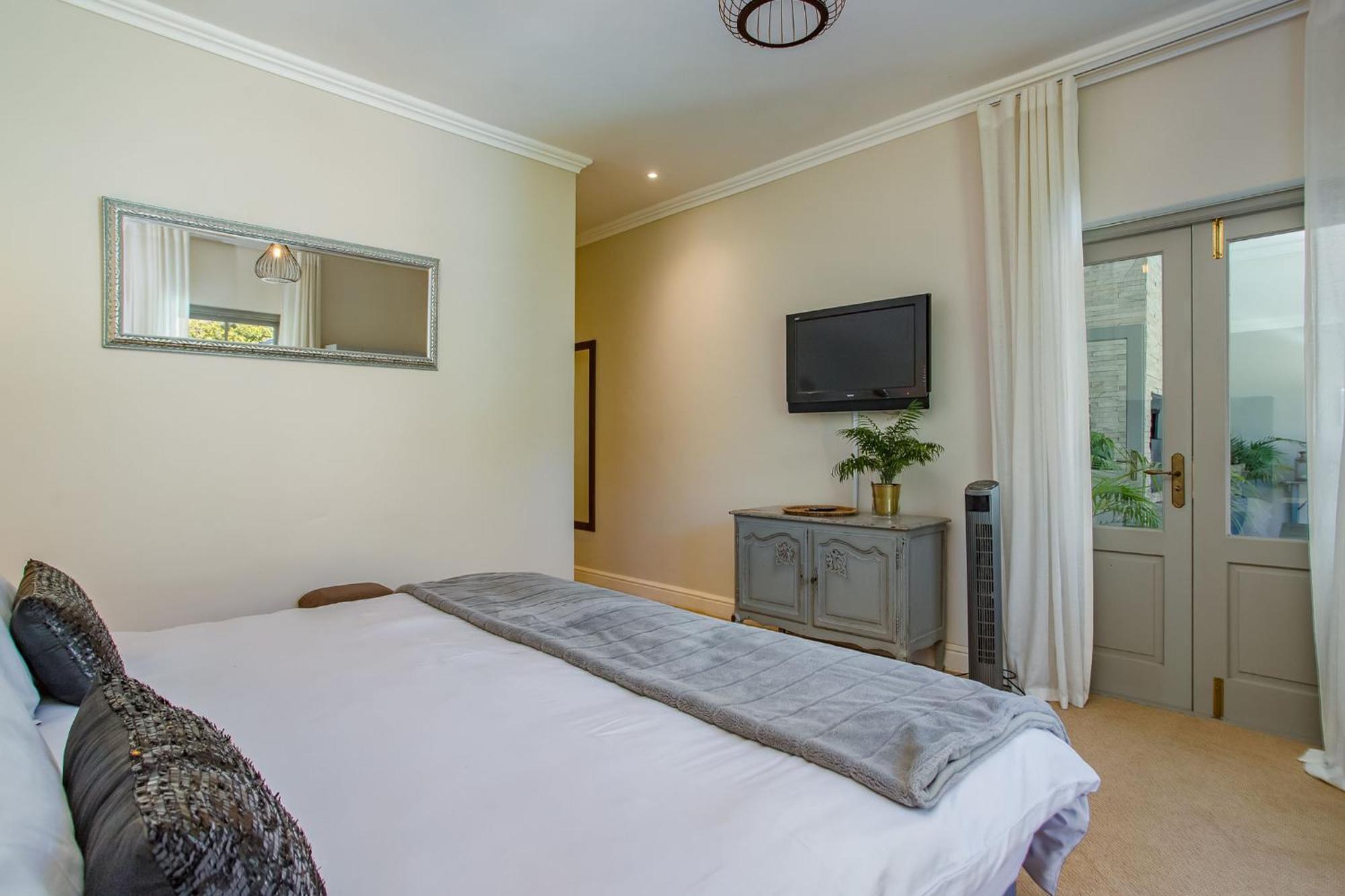 Spacious Five Bed House Franschhoek